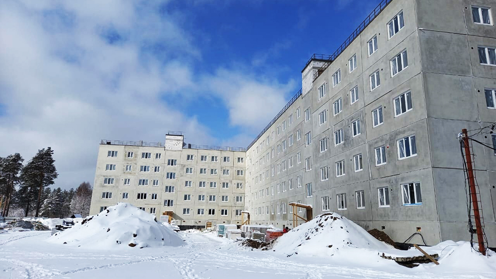 Глава Карелии показал, как выглядят новые квартиры для переселенцев из аварийки в Суоярви