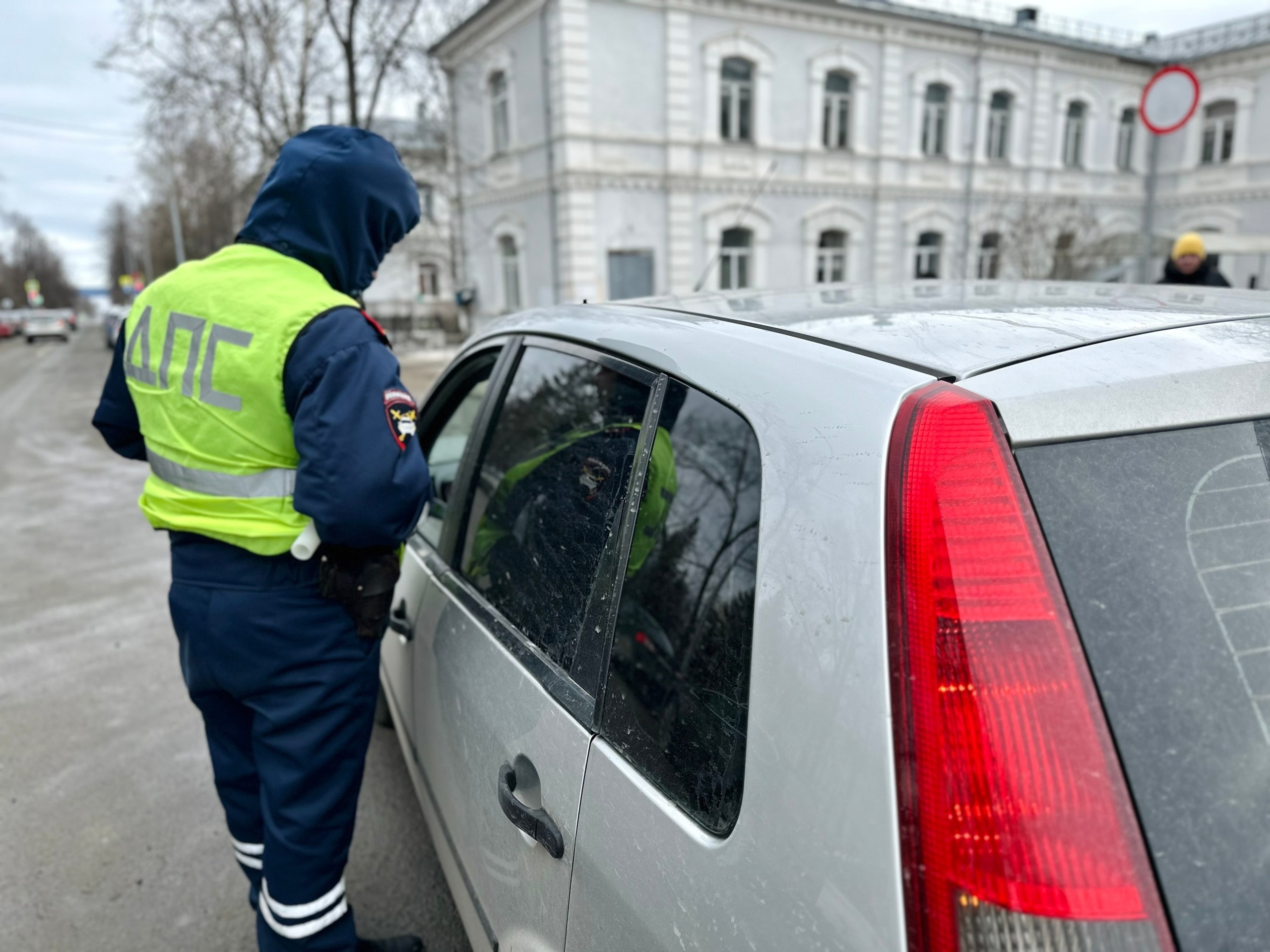 ГИБДД Петрозаводска остановила водителя за рулем машины, владелец которой умер 