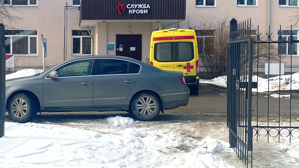 Соцсети: реанимобиль не смог доехать до больницы 
 в Петрозаводске из-за припаркованного авто