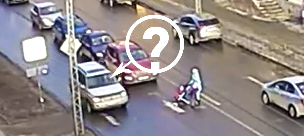 В Петрозаводске ищут автохама, чуть не сбившего женщину с коляской на пешеходном переходе (ВИДЕО)