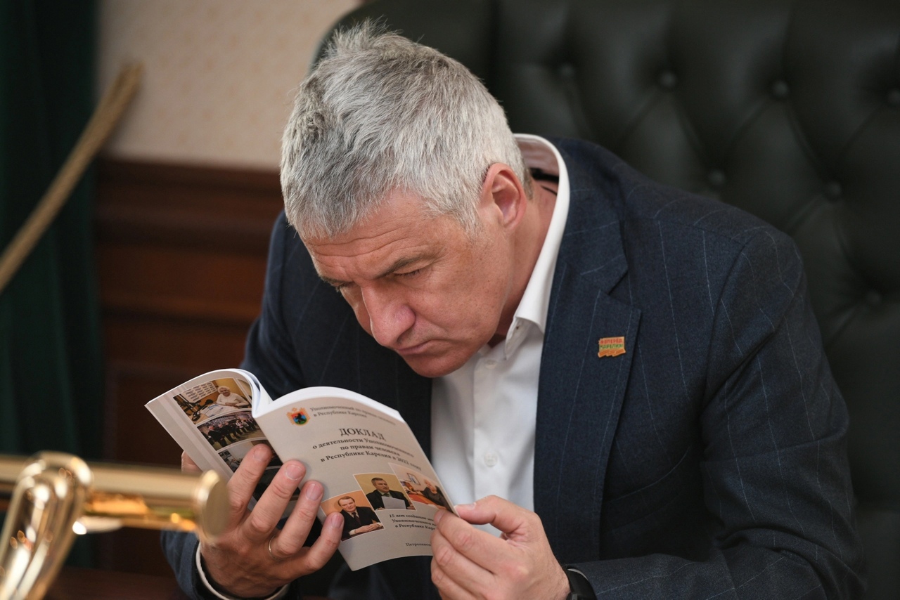 Омбудсмен Бойченко показала свой отчет о работе за год главе Карелии (ФОТОФАКТ)