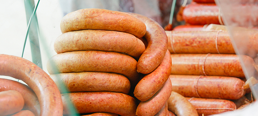 В Карелии местное предприятие продавало потенциально опасную колбасу