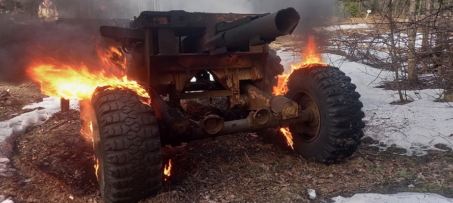 Грузовой прицеп сгорел на трассе в Карелии (ФОТО)