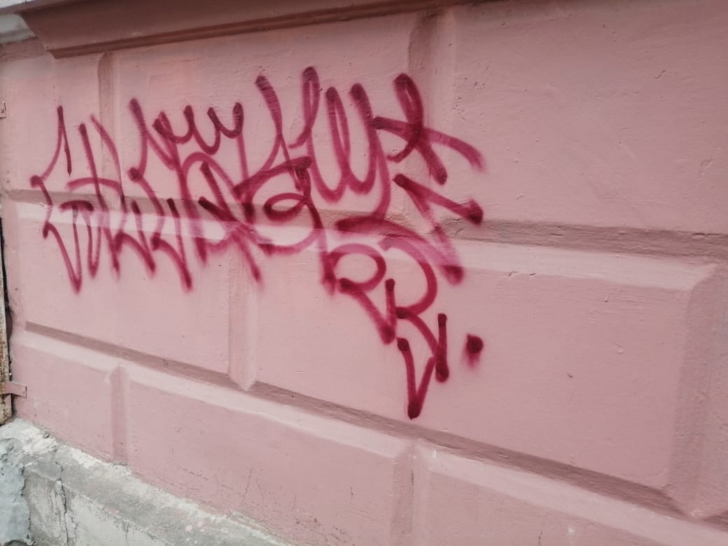 Минстрой Карелии встал на борьбу с граффити с помощью специального лака (ВИДЕО)