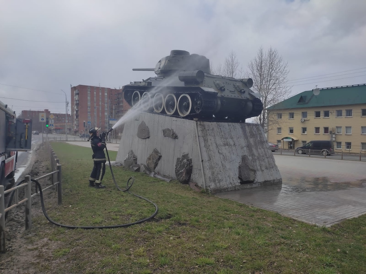 В Петрозаводске помыли «Танк Т-34» (ФОТО)
