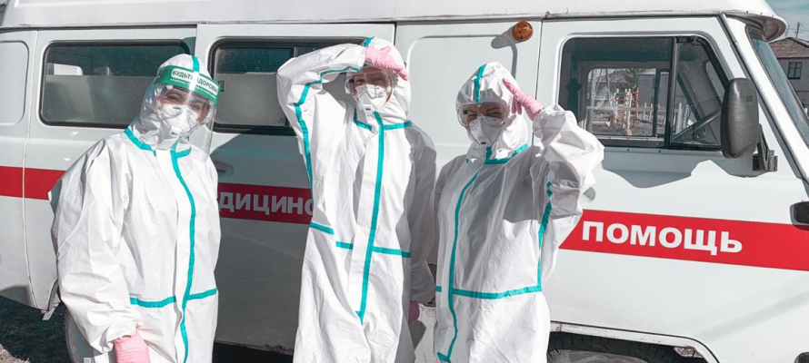 В Карелии врачи продолжают оказывать помощь пациентам с COVID-19, несмотря на окончание пандемии