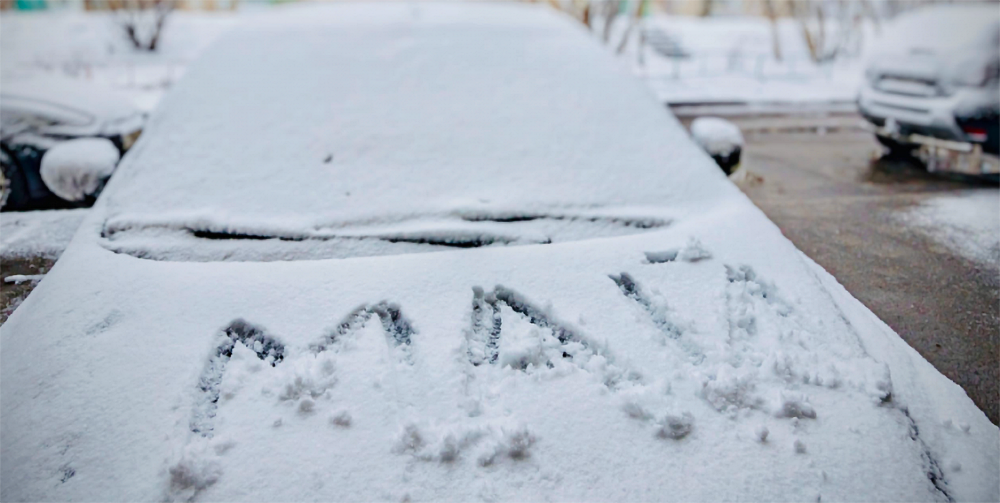 Дорожники просят водителей Карелии воздержаться от поездок в Мурманскую область из-за снегопадов