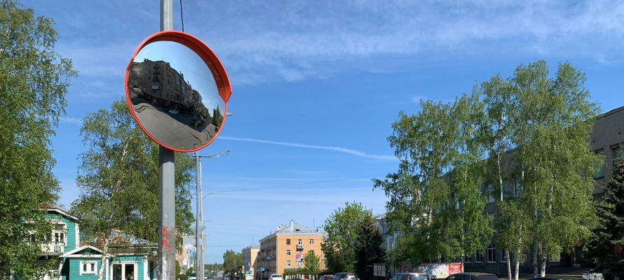 Зеркала установили на перекрестке в Петрозаводске (ФОТОФАКТ)