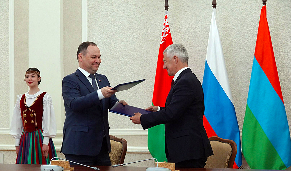 Артур Парфенчиков подписал соглашение о сотрудничестве между Карелией и Республикой Беларусь