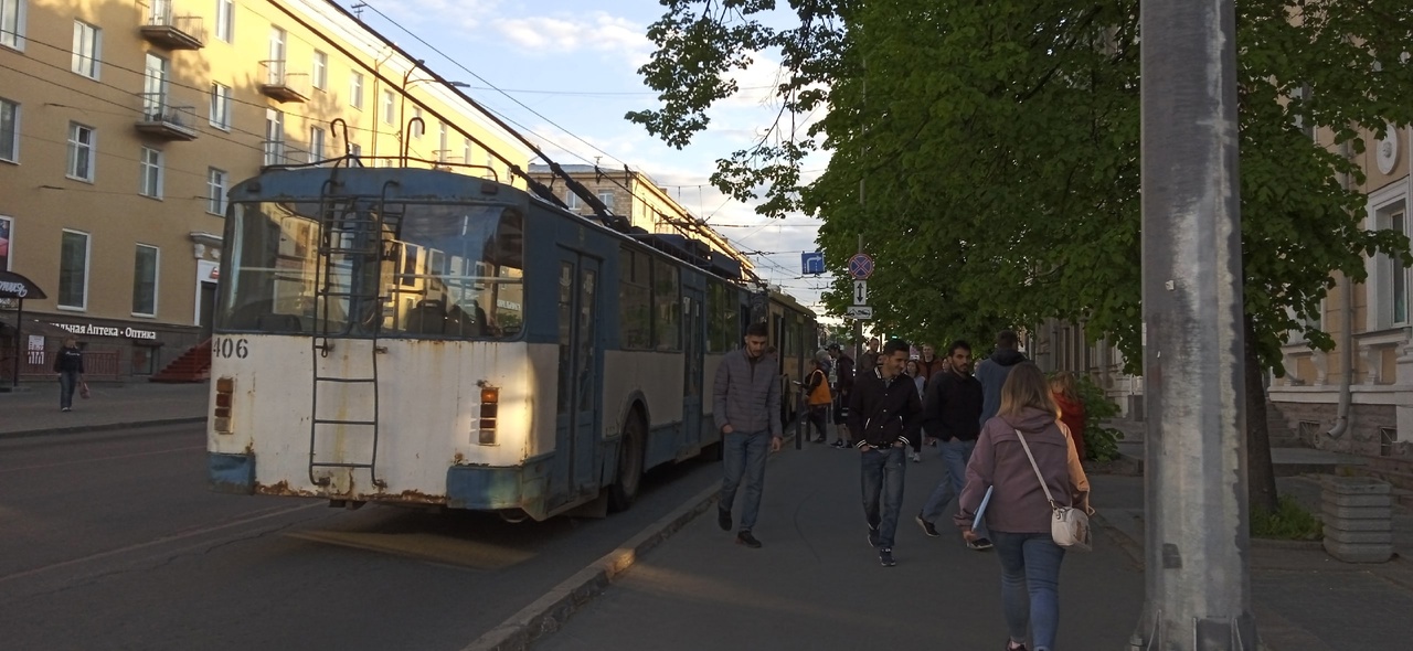 Троллейбусы встали в самом центре Петрозаводска из-за обрыва контактной сети