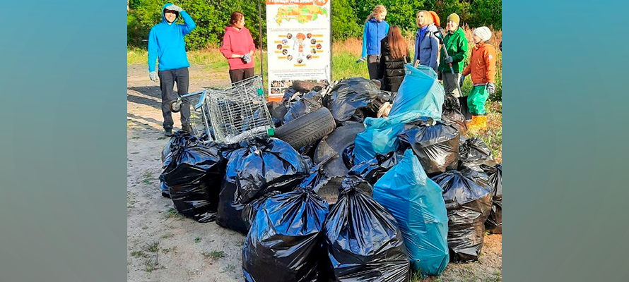 На субботнике в парке в центре Петрозаводска волонтеры собрали 88 мешков мусора