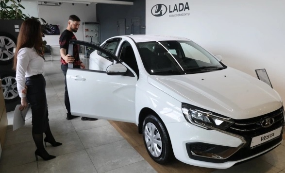 «Автоваз» откажется от дилеров, завышающих цены на новую Lada Vesta NG