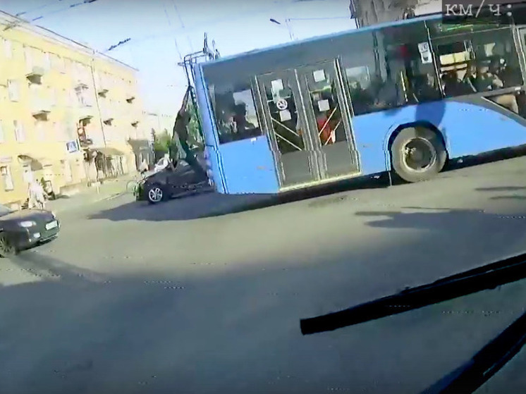 В Петрозаводске ищут «зацепера», ударившего по лицу водителя троллейбуса