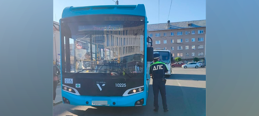 Водитель новой маршрутки в Петрозаводске был остановлен за нарушение