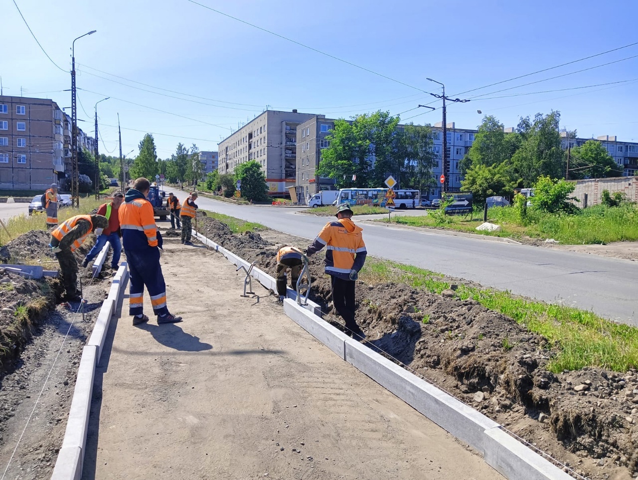 Подрядчик ремонтирует дорогу вдоль главного храма Петрозаводска (ФОТО)
