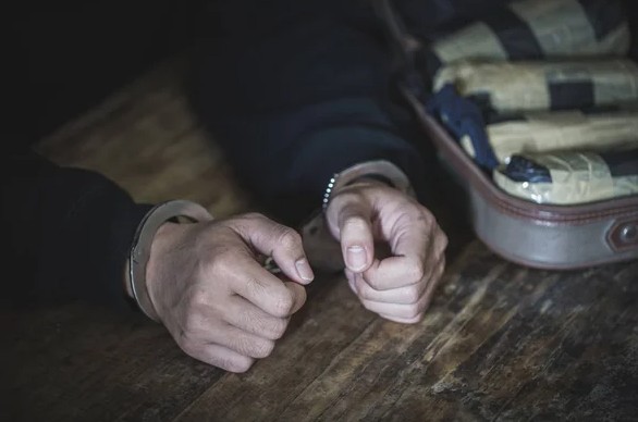В Петрозаводске будут судить члена банды, пойманного с двумя килограммами наркотиков