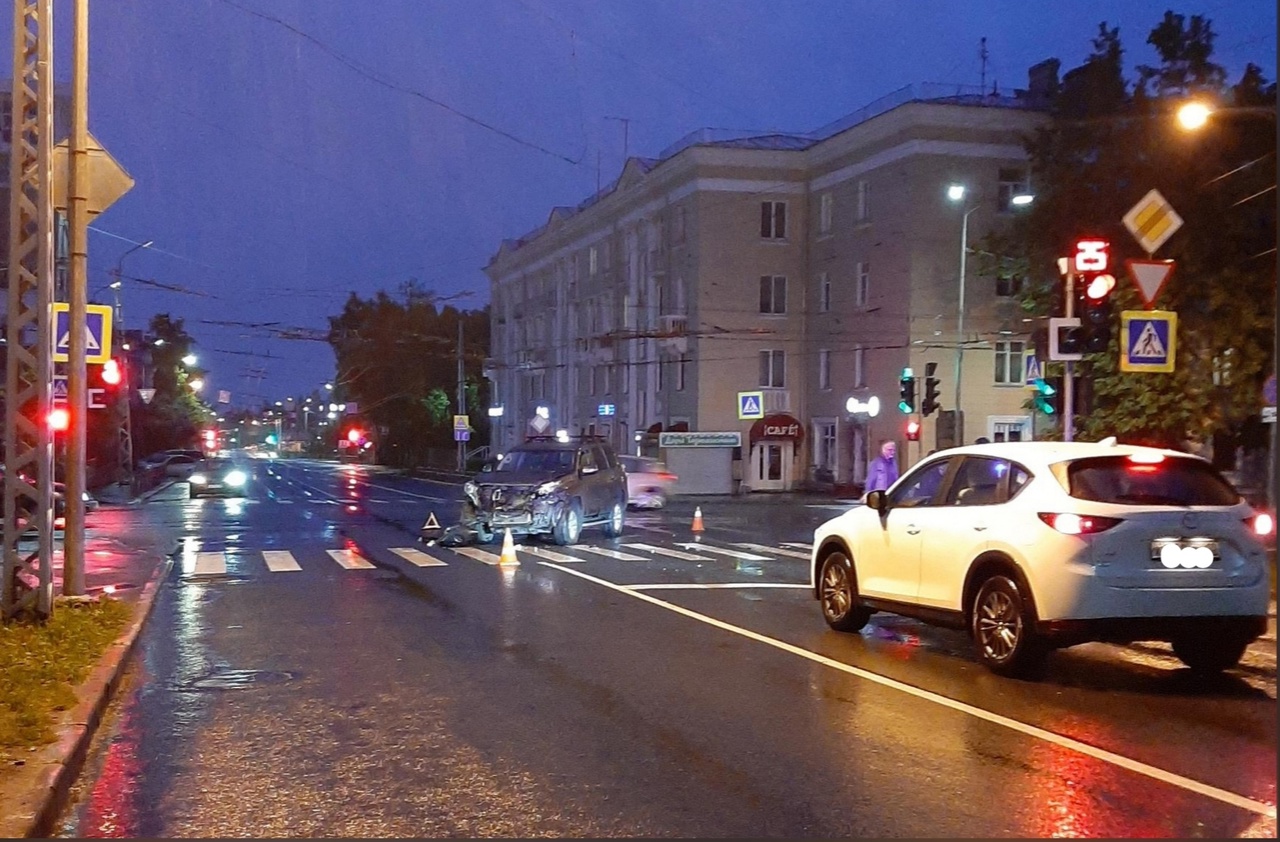 Появилось видео ДТП с участием пенсионера на Mazda в центре Петрозаводска ( ВИДЕО) | СТОЛИЦА на Онего