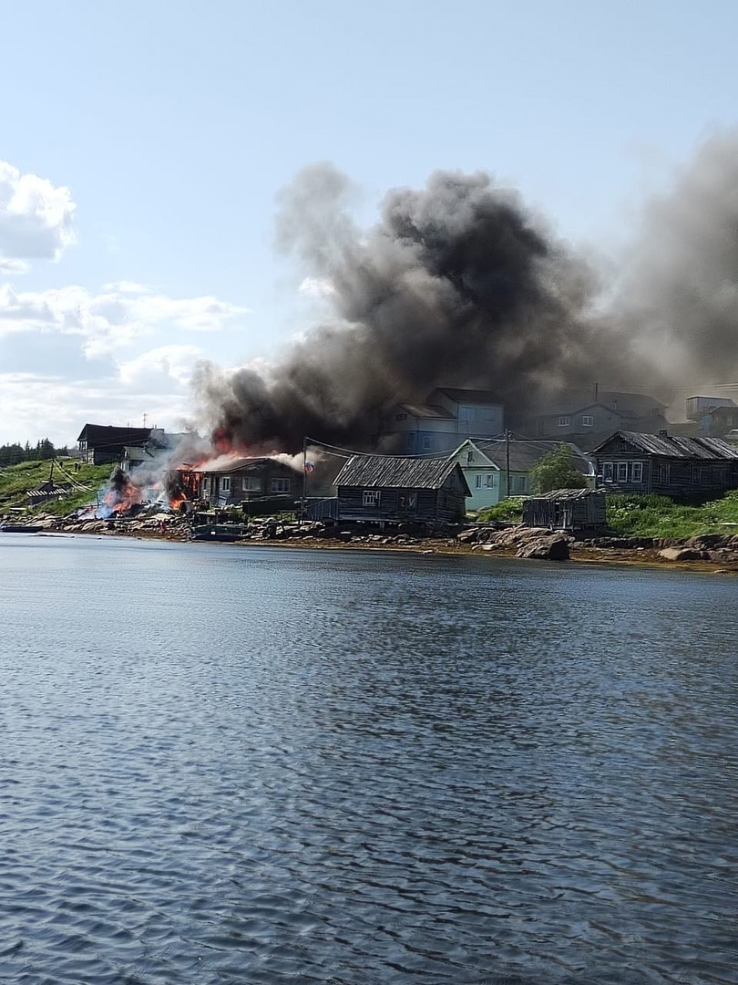 Пожар в селе Гридино выехали тушить со всего Карельского берега (ФОТО)
