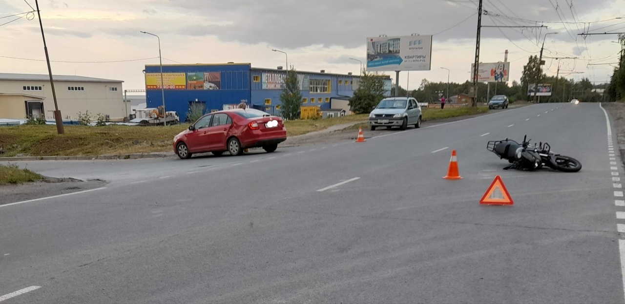 Мотоциклист протаранил стоящий автомобиль в столице Карелии (ФОТО) |  СТОЛИЦА на Онего