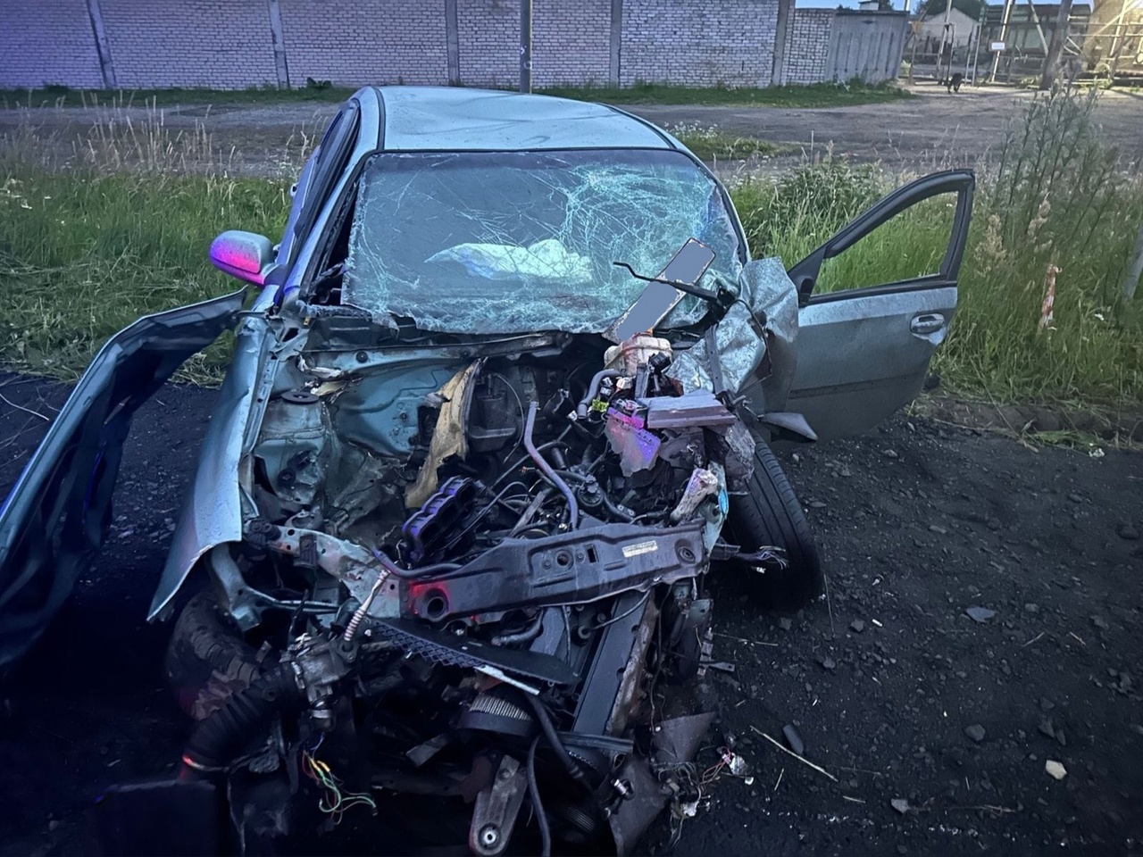 Автомобиль с молодыми пассажирами разбился в городе бумажников Карелии (ФОТО)