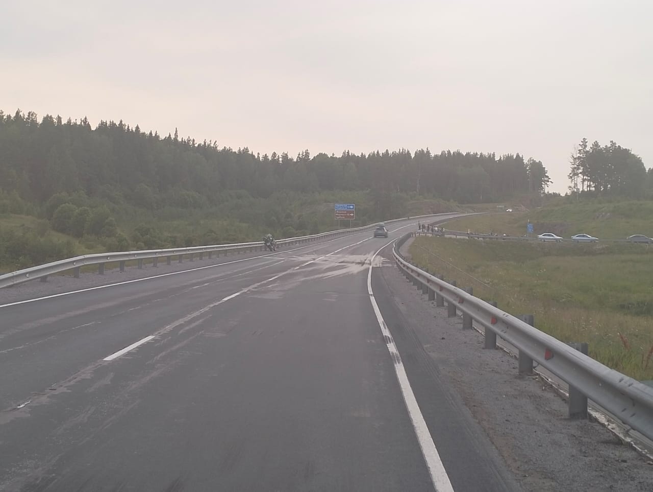 На федеральной трассе в Карелии в аварию попал 44-летний мотоциклист (ФОТО)