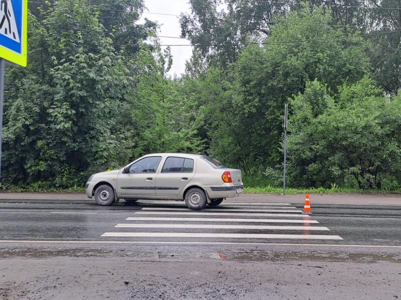 Мужчина попал под колеса легковушки в Петрозаводске (ФОТО)
