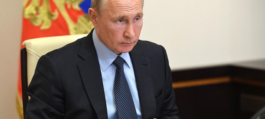 Владимир Путин заявил о необходимости прекратить госзакупки иномарок для чиновников