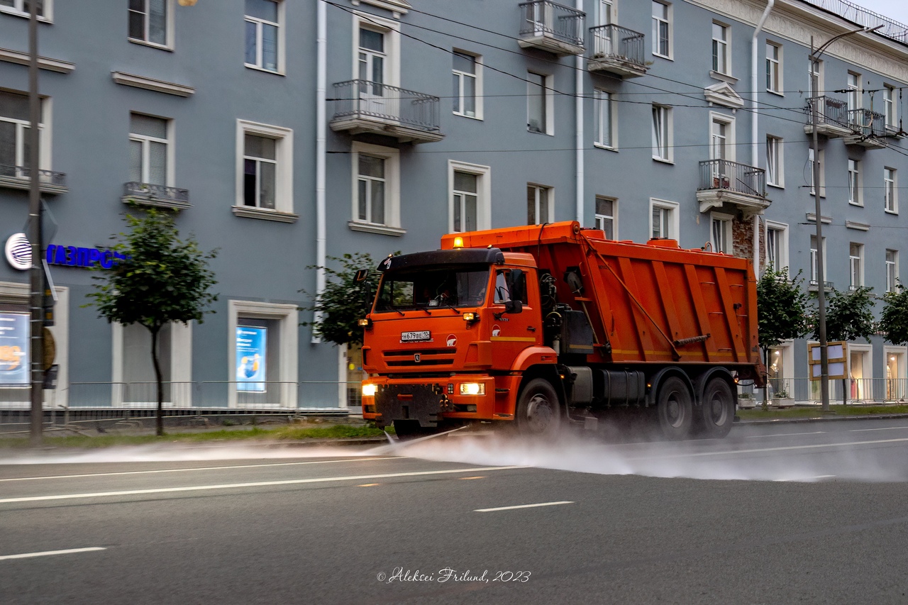 Работой поливальных машин в Петрозаводске довольны не все