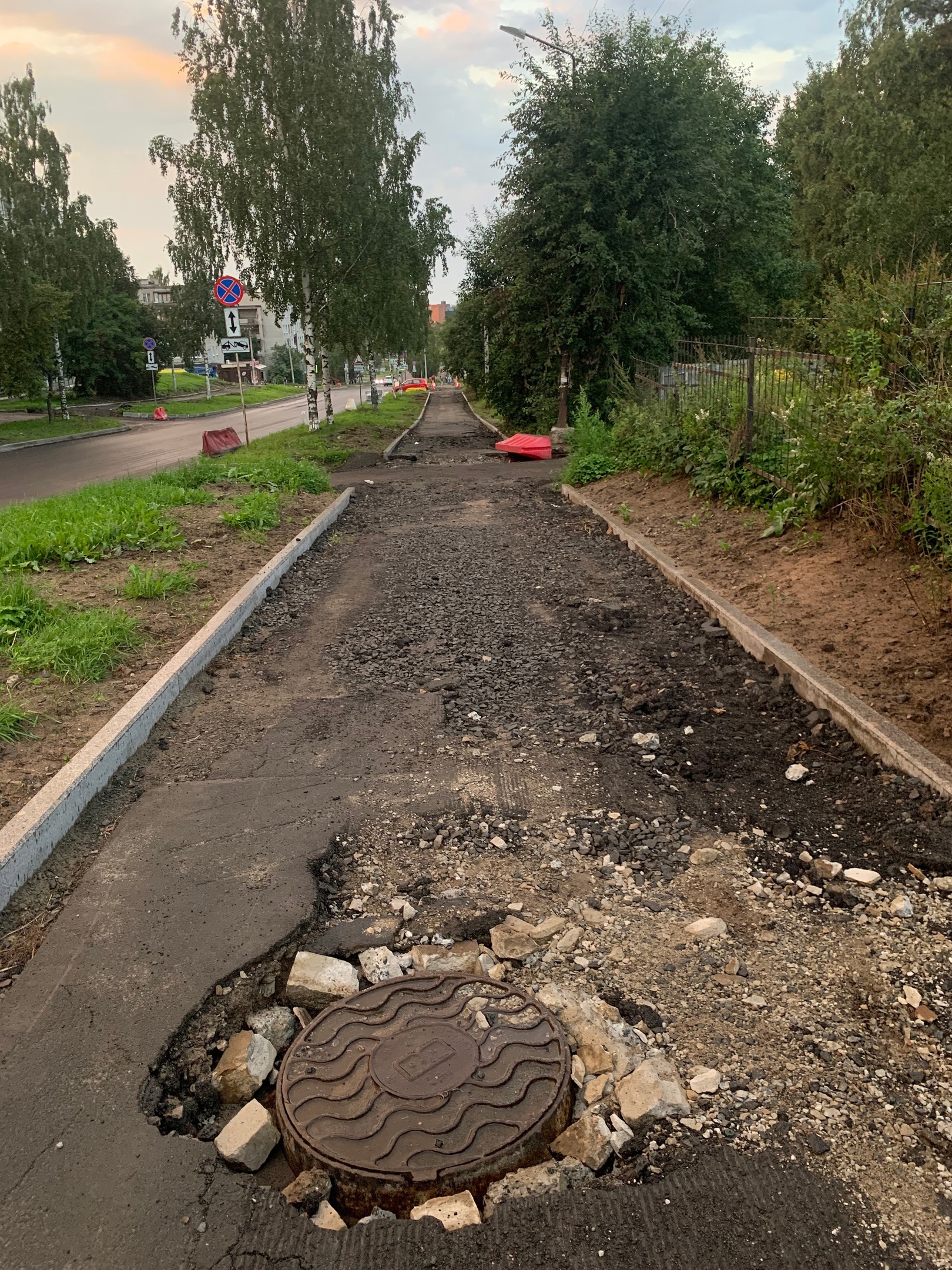 «Уже второй месяц этот беспредел»: жители Петрозаводска показали тротуар на Ключевой