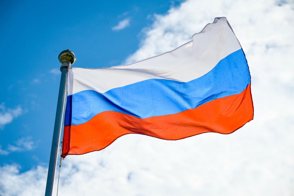Парфенчиков поздравил жителей Карелии с днем российского флага
