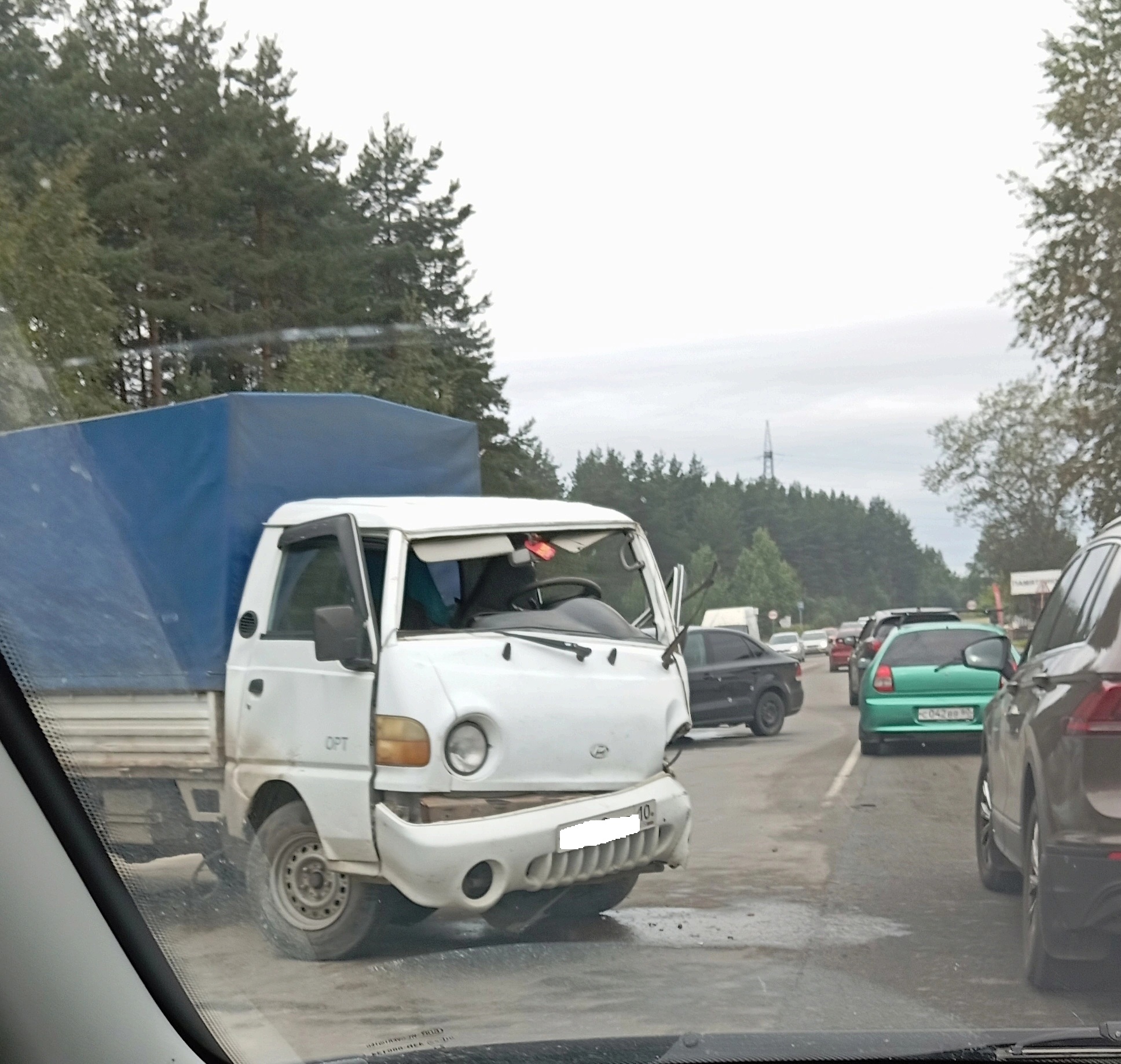 Машина перегородила выезд. Пожар на Шуйском шоссе Петрозаводск.