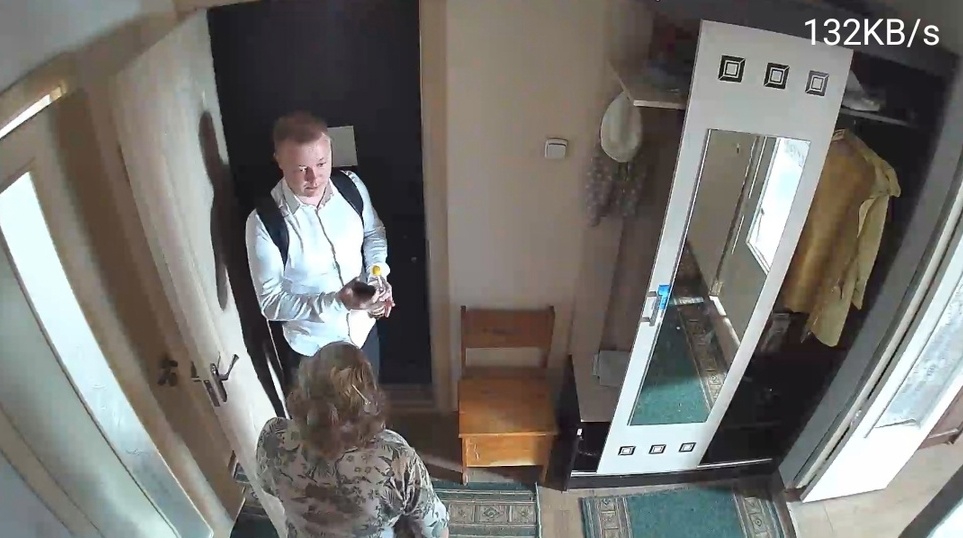 Подозрительный мужчина ходит по квартирам пенсионеров в Петрозаводске
