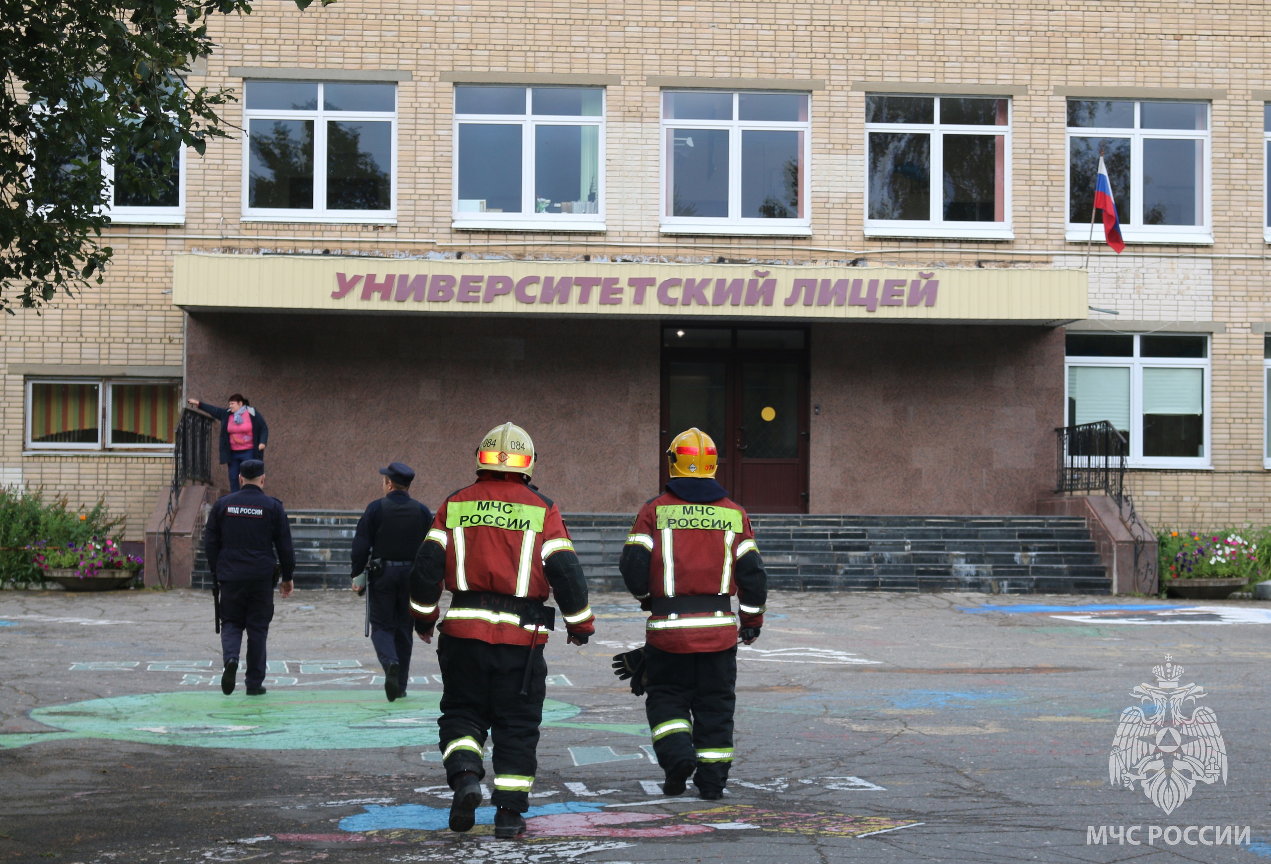 Пожарные учения провели в Университетском лицее Петрозаводска | 30.08.2023  | Новости Петрозаводска - БезФормата