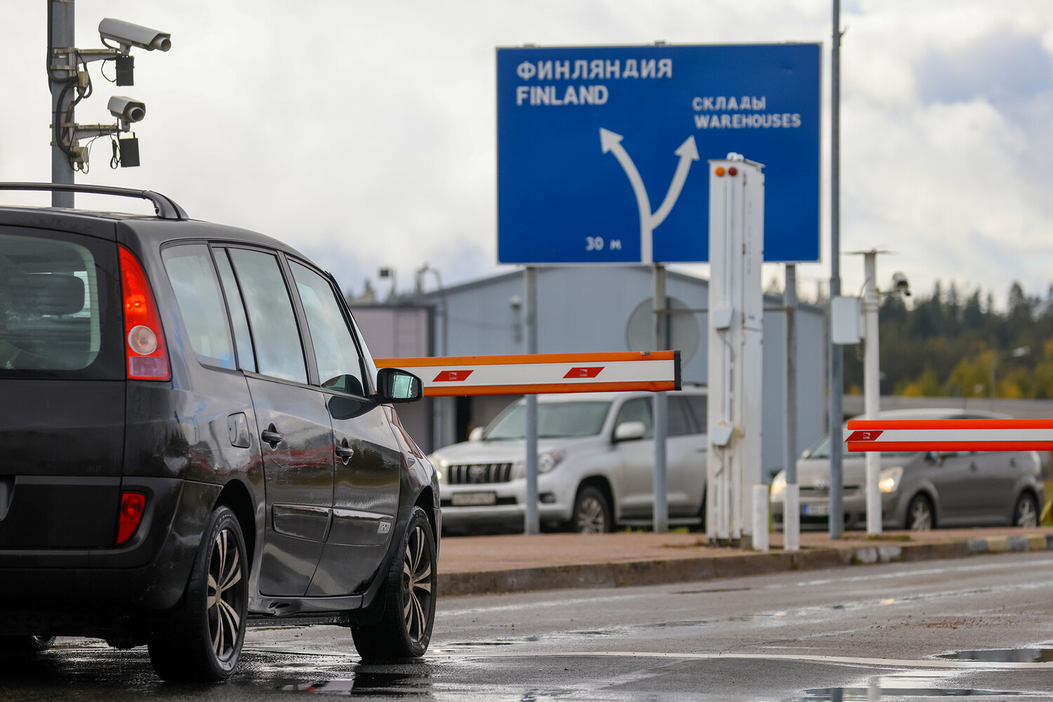 Финляндия официально ввела запрет на въезд автомобилей с российскими номерами