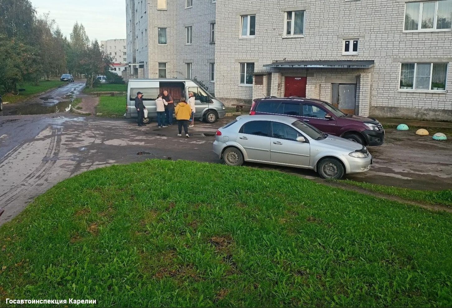 Пожилая женщина попала под колеса легковушки во дворе дома в Питкяранте |  26.09.2023 | Новости Петрозаводска - БезФормата