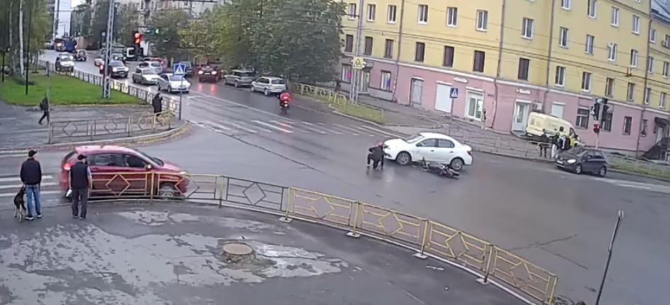 В Петрозаводске мотоциклист бежал с места жесткой аварии