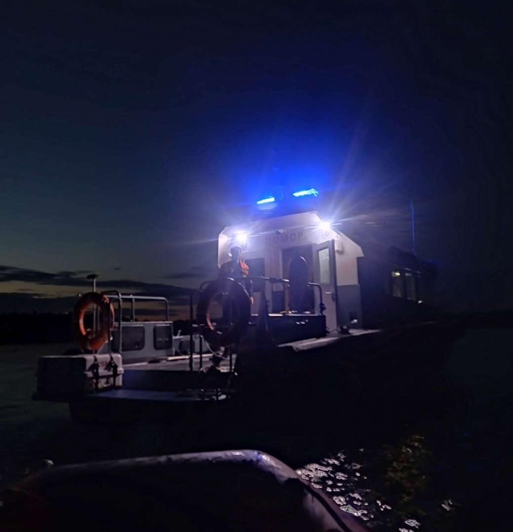 Спасатели Карелии проверили воду в Онежском озере после попадания в Лососинку нефтепродуктов