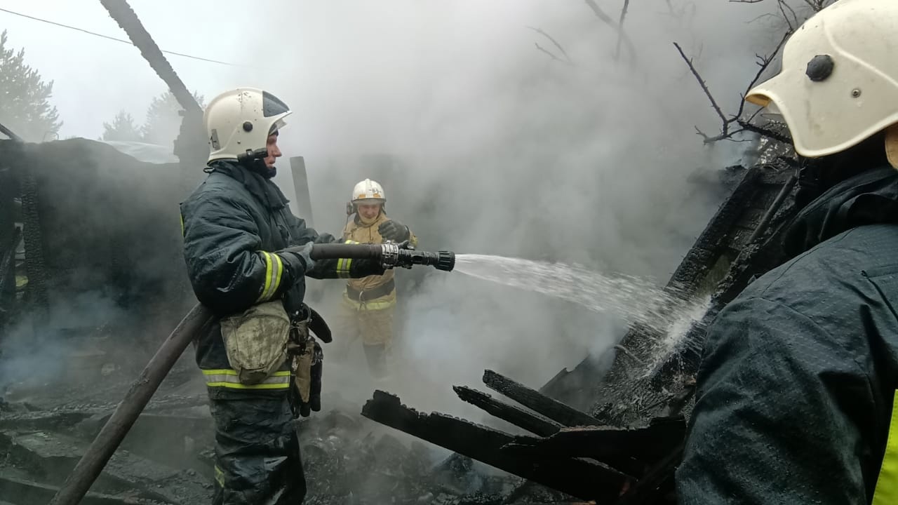 Пожарные отстояли у огня дом и баню в Беломорском районе Карелии | СТОЛИЦА  на Онего