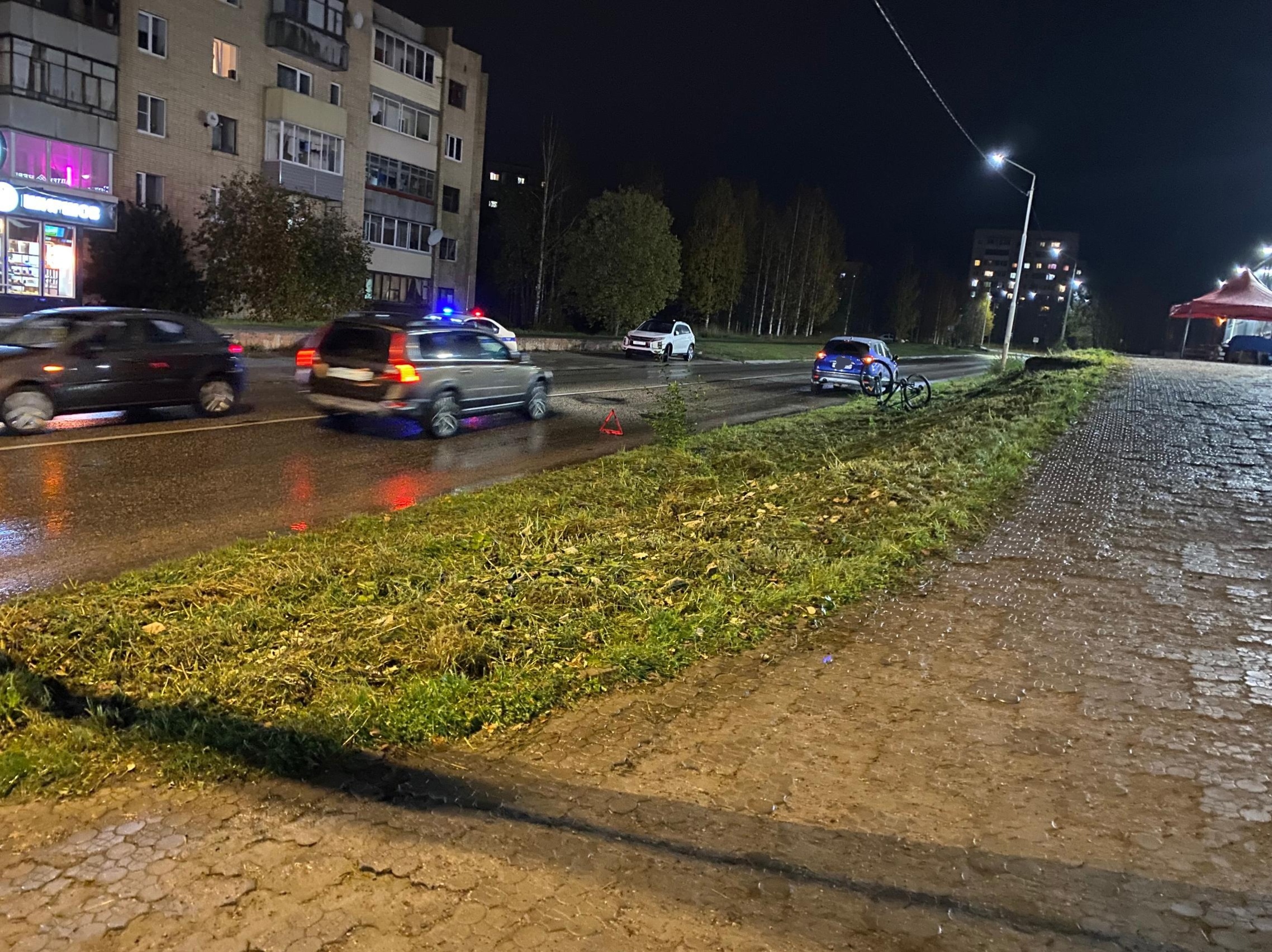 Юного велосипедиста сбили на пешеходном переходе в Костомукше | 09.10.2023  | Новости Петрозаводска - БезФормата