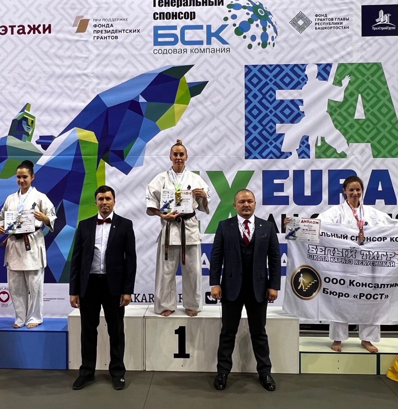 Каратистка из Карелии вернулась с международных соревнований в Башкирии с двумя золотыми медалями