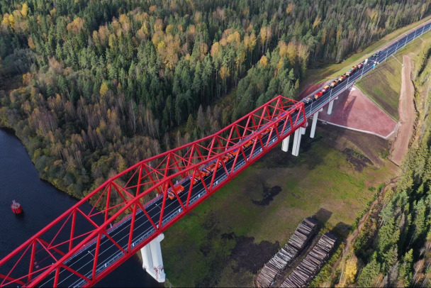 Владимир Путин открыл новый мост на трассе, ведущей в Карелию