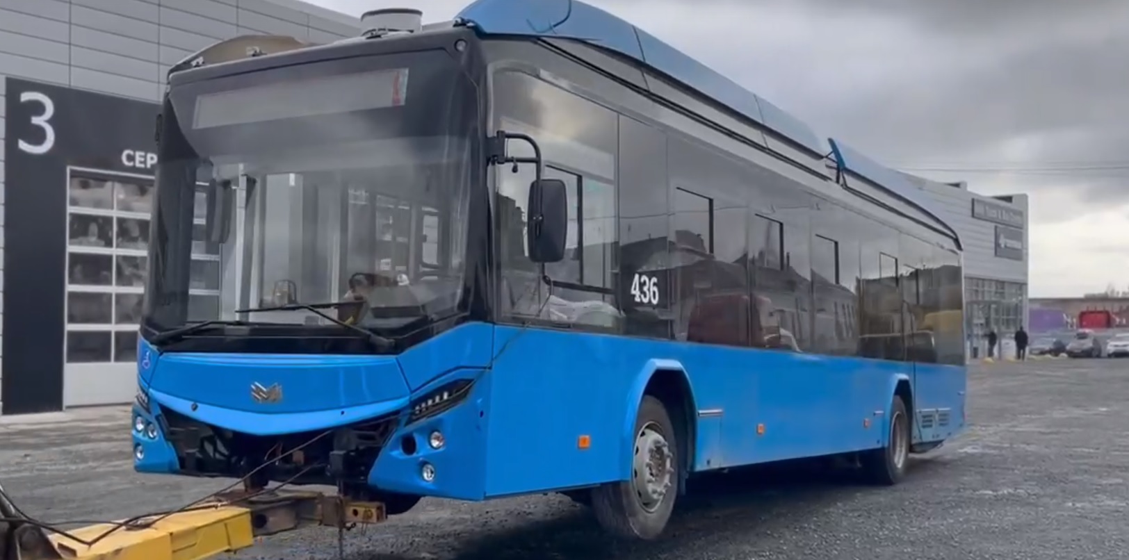 Петрозаводские умельцы восстановили троллейбус, разбитый в ДТП с дорогим внедорожником