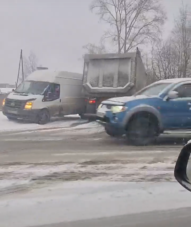 Жители Карелии выкладывают в сети последствия  аварий из-за сложной обстановки на дорогах