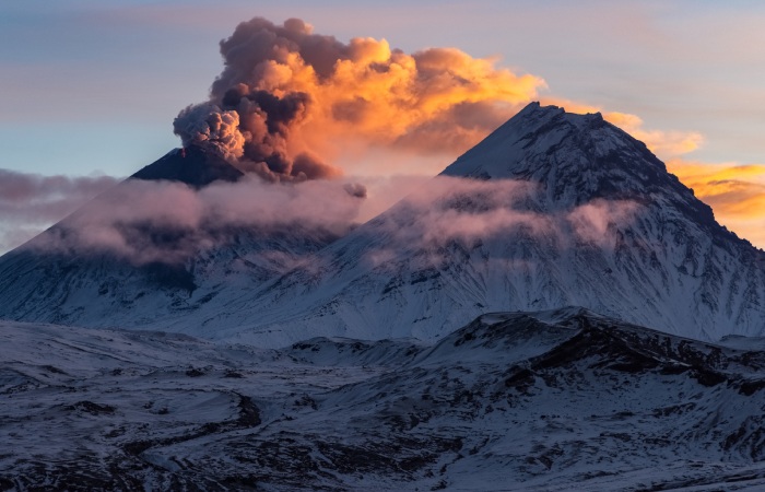 Самый известный вулкан России выбросил столб пепла высотой 5,5 километра