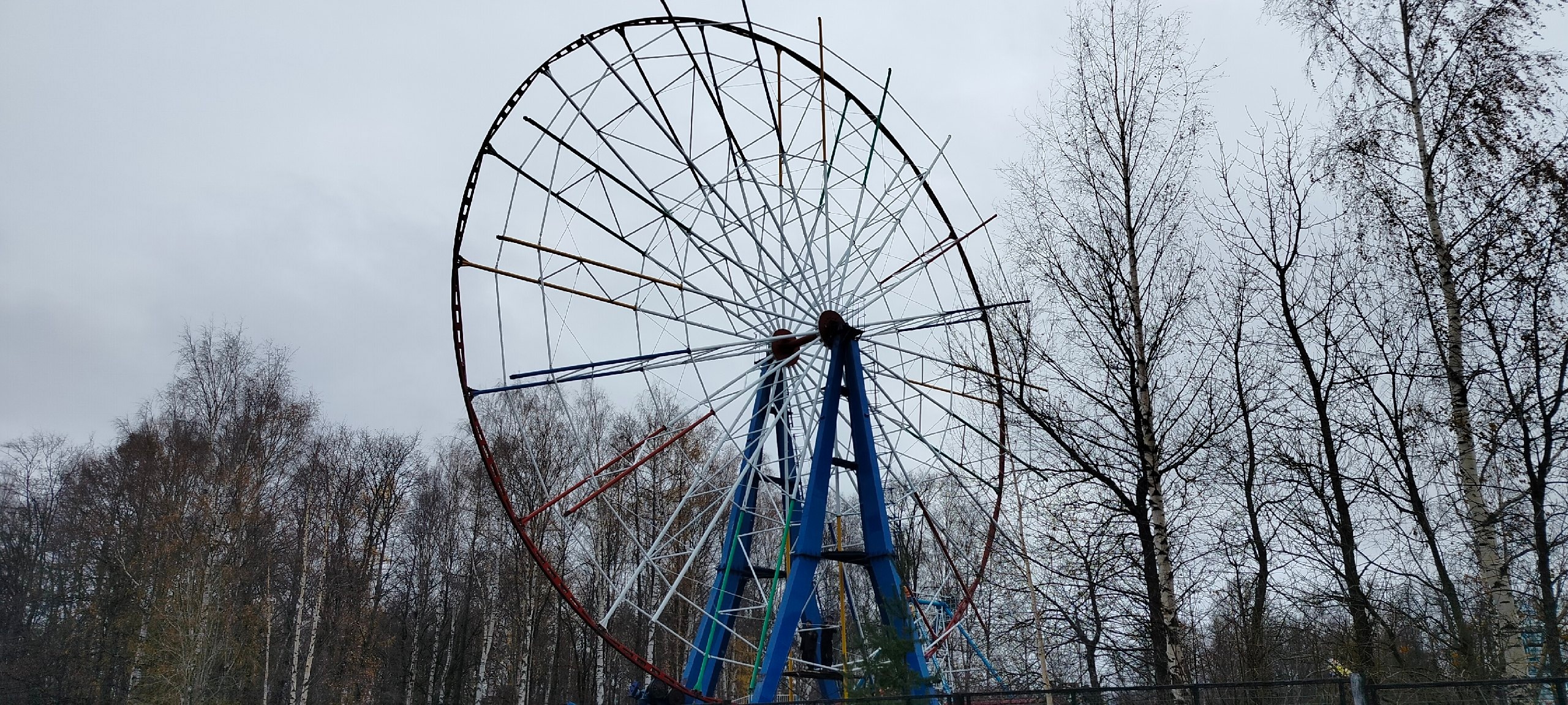 Новое колесо обозрения монтируют на набережной Петрозаводска