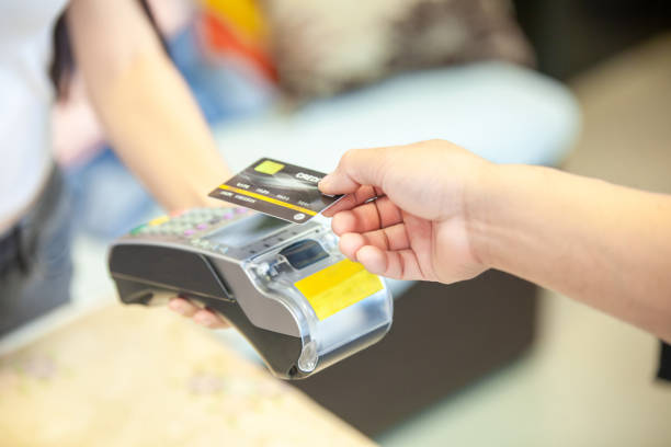 Житель Карелии неделю отоваривался на деньги с найденной банковской карты