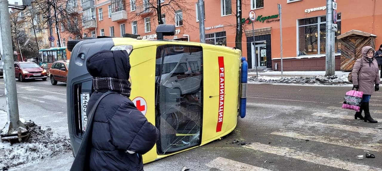 В Следкоме назвали вероятную причину аварии с автомобилем скорой помощи в Петрозаводске