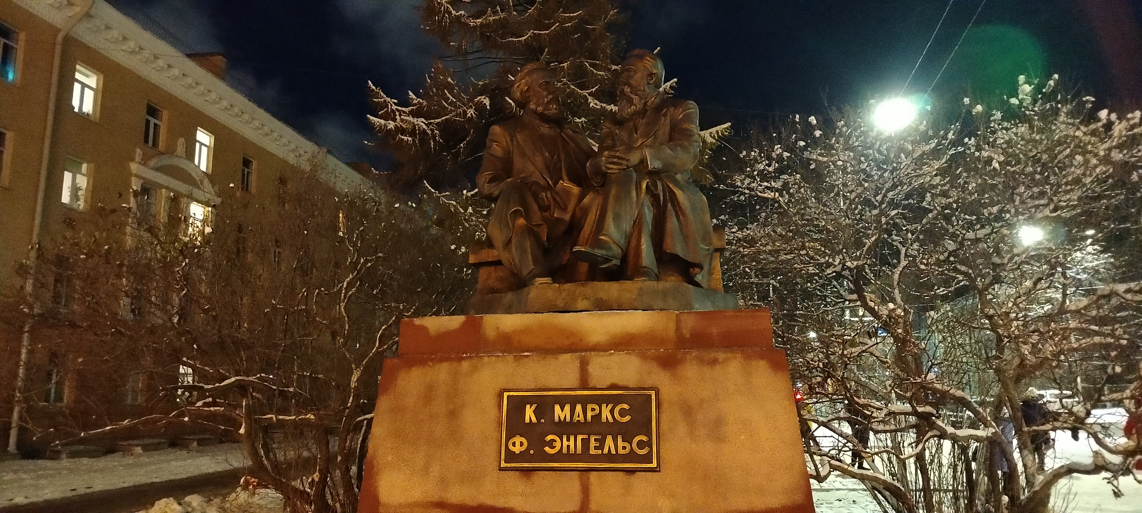 Памятник Марксу и Энгельсу вернули в центр Петрозаводска