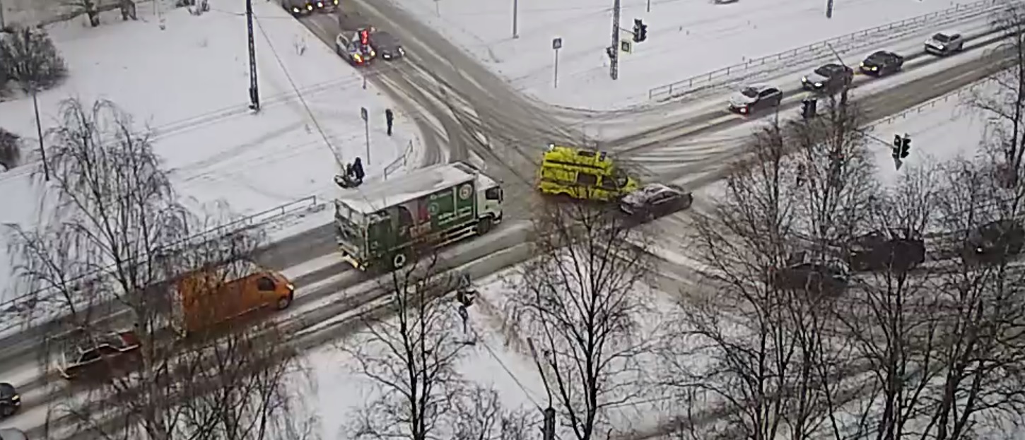 Появилось видео ДТП с участием скорой помощи в Петрозаводске