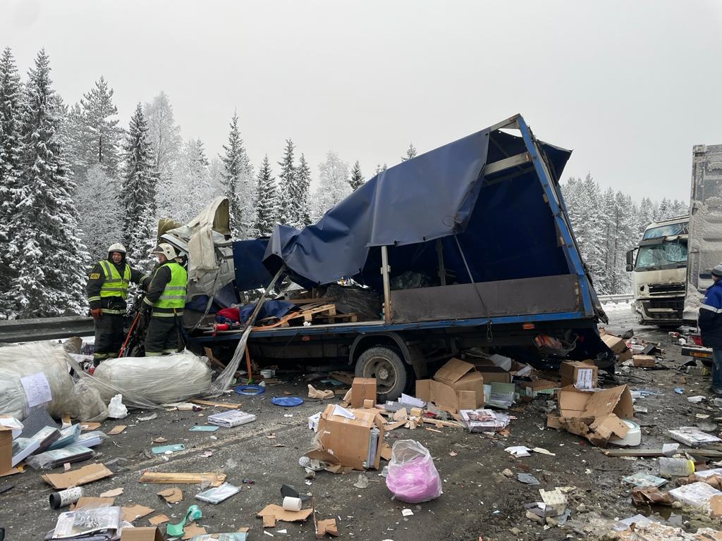 Дорожная полиция проверяет обстоятельства ДТП со смертельным исходом на трассе в Карелии